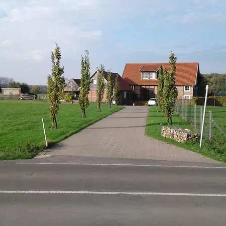 Gemuetliche Ferienwohnung, Laendlich Und Stadtnah, Ruhig Gelegen *