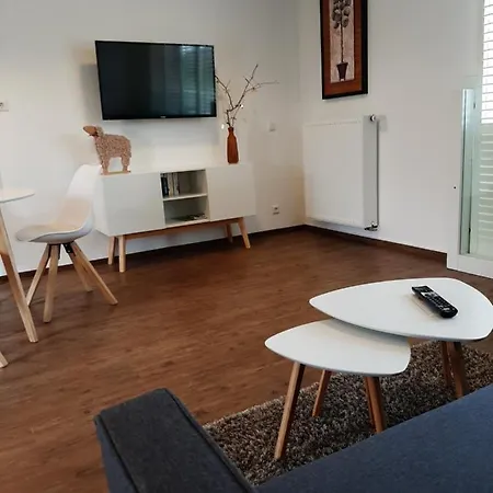 Gemuetliche Ferienwohnung, Laendlich Und Stadtnah, Ruhig Gelegen