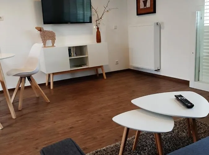 Gemuetliche Ferienwohnung, Laendlich Und Stadtnah, Ruhig Gelegen